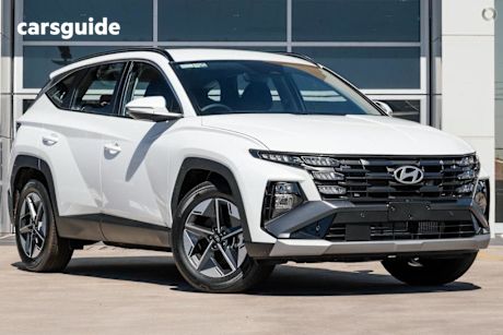 White 2025 Hyundai Tucson Wagon Hybrid (Fwd)