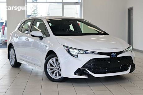 White 2023 Toyota Corolla Hatch ASCENT SPORT HYBRID F