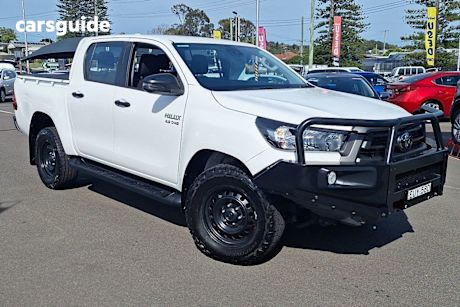 White 2022 Toyota Hilux Double Cab Pick Up Sr Hi-Rider (4X2)