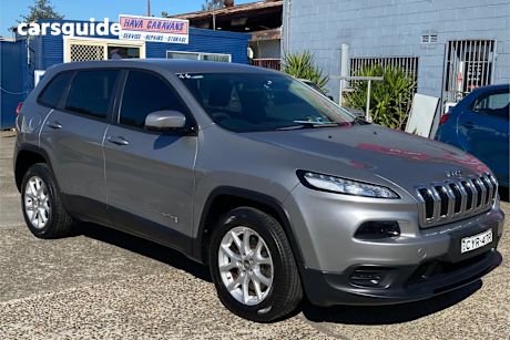 Grey 2014 Jeep Cherokee SUV SPORT F