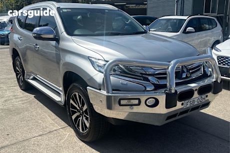 Silver 2016 Mitsubishi Pajero Sport SUV EXCEED 4X4