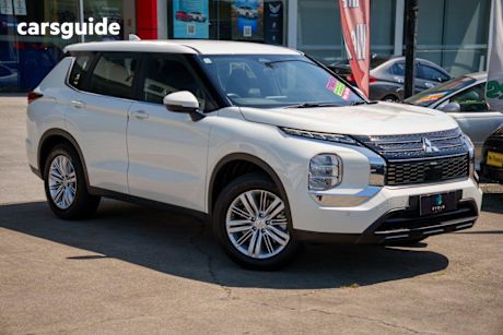 White 2023 Mitsubishi Outlander Wagon Es 5 Seat (2Wd)
