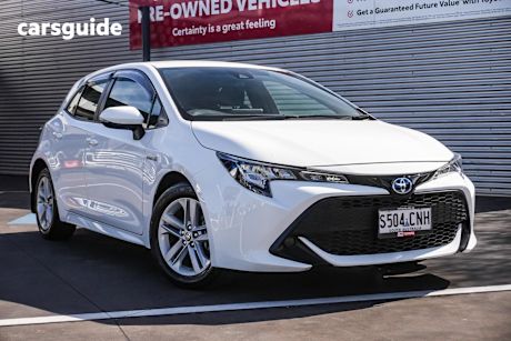 White 2021 Toyota Corolla Hatch ASCENT SPORT HYBRID F