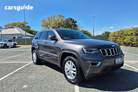 Grey 2017 Jeep Grand Cherokee Wagon Laredo (4X4)