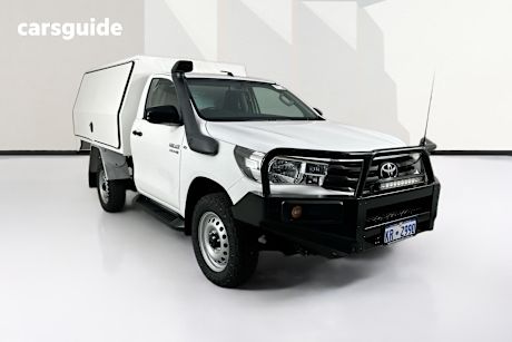 White 2017 Toyota Hilux Cab Chassis Sr (4X4)