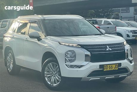 White 2022 Mitsubishi Outlander SUV LS F