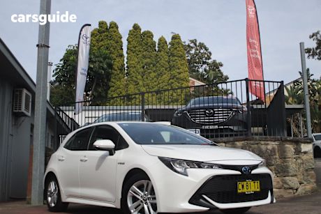 White 2020 Toyota Corolla Hatch ASCENT SPORT HYBRID F
