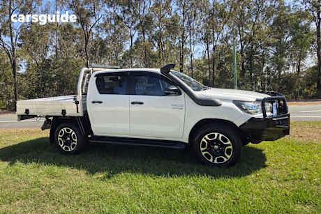 White 2018 Toyota Hilux Dual Cab Chassis Sr (4X4)