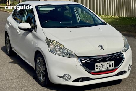 White 2013 Peugeot 208 Hatchback Allure