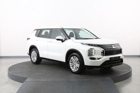 White 2023 Mitsubishi Outlander Wagon ES 7 Seat (2WD)