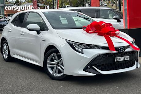 White 2020 Toyota Corolla Hatch SX HYBRID F