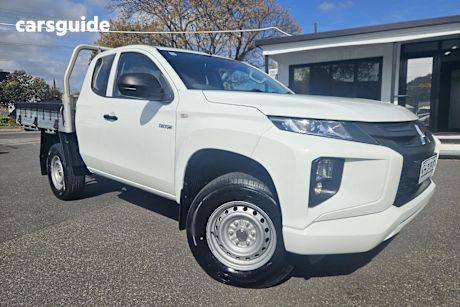 White 2018 Mitsubishi Triton Club Cab Chassis Glx (4X4)