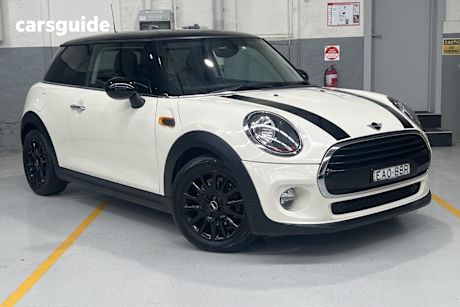 White 2018 Mini Cooper Hatchback 3D Hatch