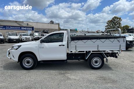 White 2018 Toyota Hilux Cab Chassis Sr (4X4)