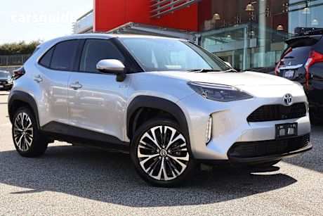 Silver 2020 Toyota Yaris Cross SUV URBAN 4X4