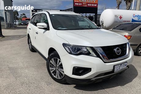 White 2017 Nissan Pathfinder SUV ST F
