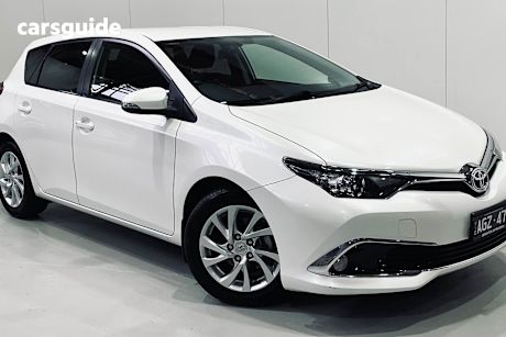 White 2015 Toyota Corolla Hatch ASCENT SPORT F