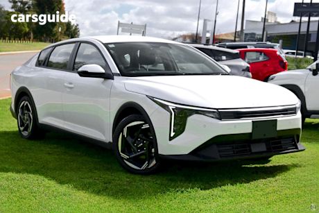 White 2025 Kia K4 Sedan SPORT+ F