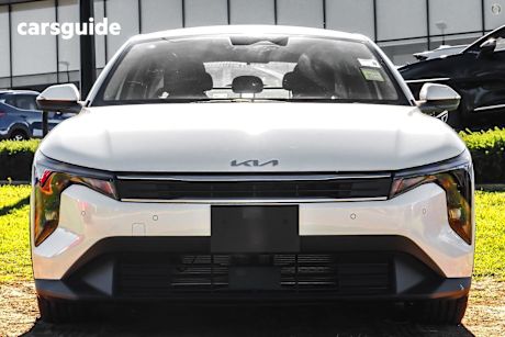 White 2025 Kia K4 Sedan SPORT F
