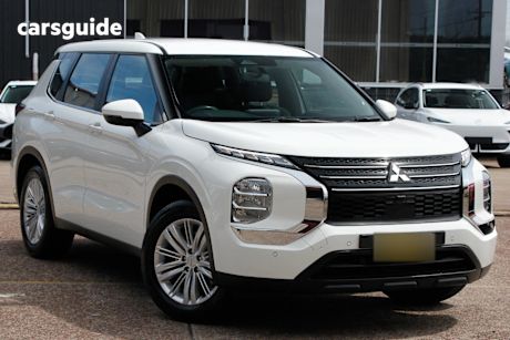 White 2023 Mitsubishi Outlander SUV ES 4X4