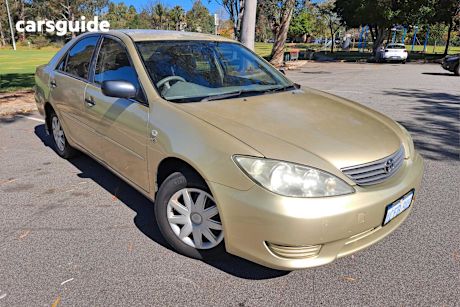 Gold 2004 Toyota Camry Sedan ALTISE F