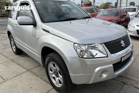 Silver 2011 Suzuki Grand Vitara SUV 4X4