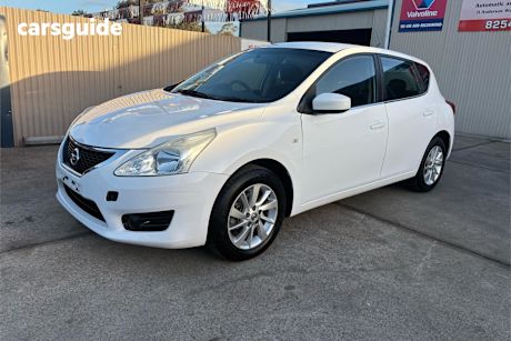 White 2014 Nissan Pulsar Hatchback St