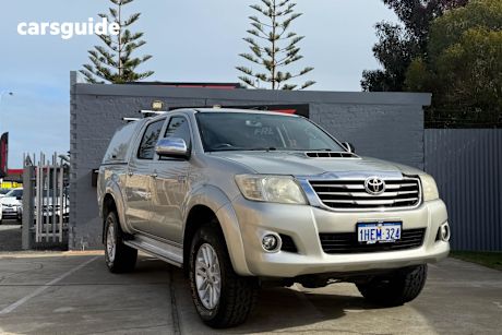 Silver 2014 Toyota Hilux Dual Cab Pick-up Sr5 (4X4)