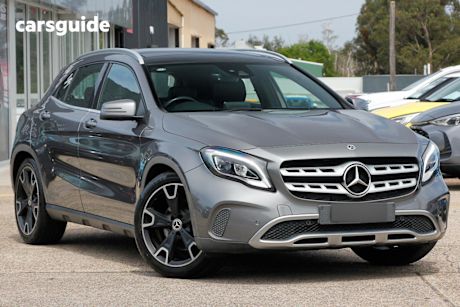 Grey 2017 Mercedes-Benz GLA-Class SUV GLA250 4WD