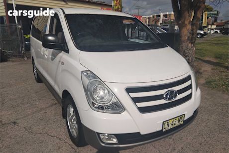 White 2016 Hyundai Imax SUV