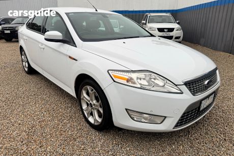 White 2009 Ford Mondeo Sedan Tdci