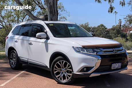 White 2016 Mitsubishi Outlander SUV EXCEED 4X4