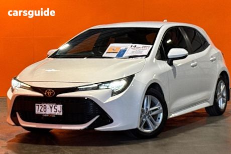 White 2018 Toyota Corolla Hatchback Ascent Sport