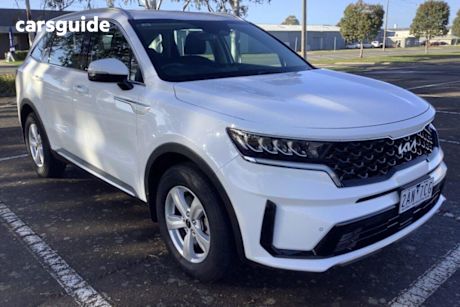 White 2022 Kia Sorento SUV S 4X4