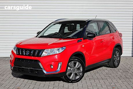 Red 2023 Suzuki Vitara SUV F