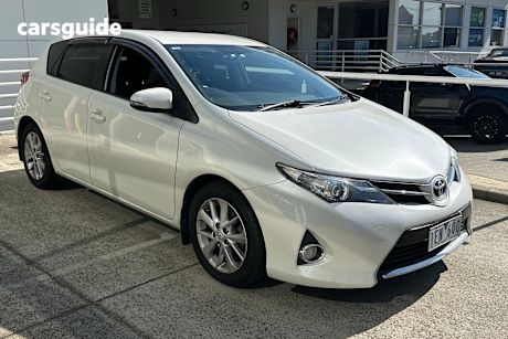 White 2015 Toyota Corolla Hatch ASCENT SPORT F