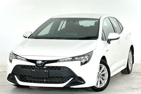 White 2023 Toyota Corolla Hatch ASCENT SPORT HYBRID F