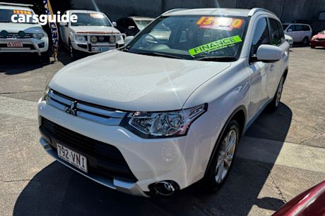 White 2014 Mitsubishi Outlander Wagon Es (4X4)