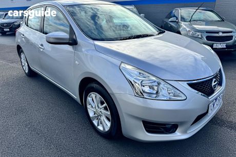 Silver 2014 Nissan Pulsar Hatchback St