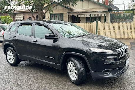 Black 2018 Jeep Cherokee SUV SPORT F