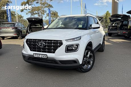 White 2024 Hyundai Venue Wagon Elite (Black) Sunroof