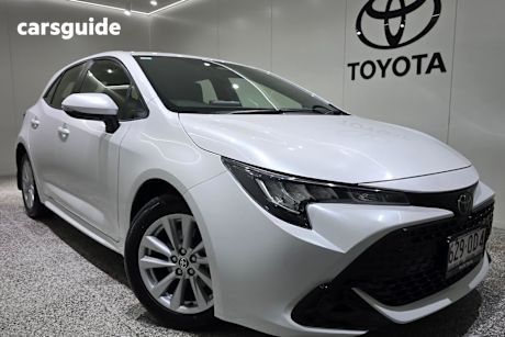 White 2022 Toyota Corolla Hatch ASCENT SPORT F
