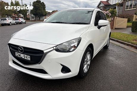 White 2016 Mazda 2 Sedan Maxx