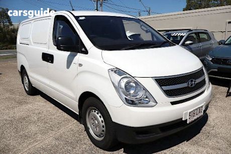 White 2015 Hyundai Iload Commercial R
