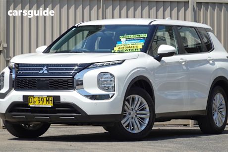 White 2023 Mitsubishi Outlander Wagon Es 7 Seat (2Wd)