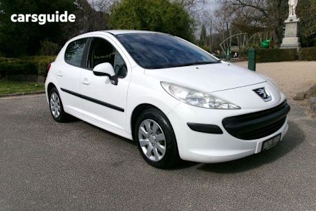 White 2008 Peugeot 207 Hatch XT F