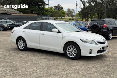 White 2010 Toyota Camry Sedan Luxury Hybrid
