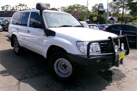 White 2006 Toyota Landcruiser Wagon (4X4)