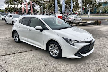 White 2022 Toyota Corolla Hatch ASCENT SPORT F