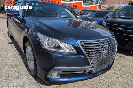 Blue 2015 Toyota Crown Sedan
